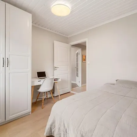 With 2 Bedrooms And Balcony דירה ברגן