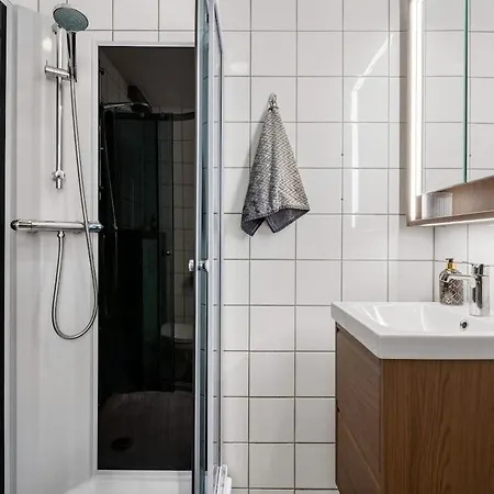 With 2 Bedrooms And Balcony * ברגן