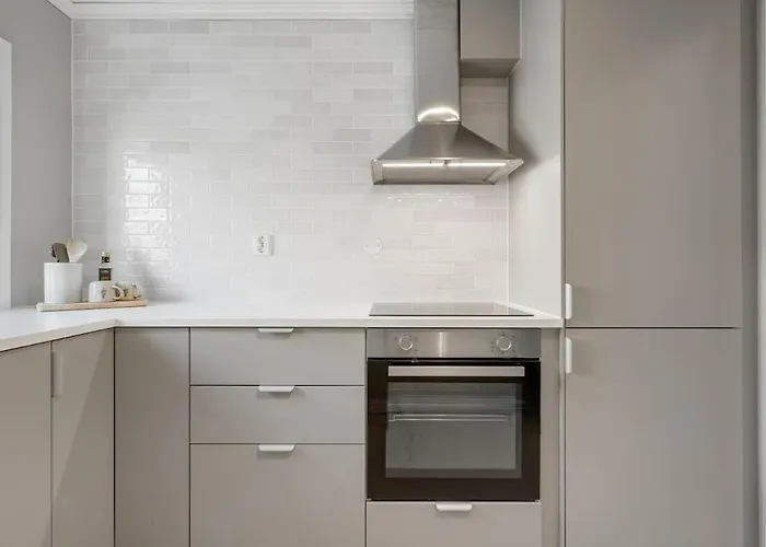 Leilighet With 2 Bedrooms And Balcony *